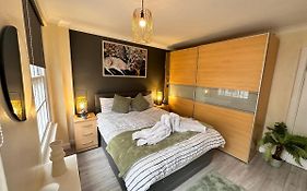 Hyde Park 1-Bedroom Apartment